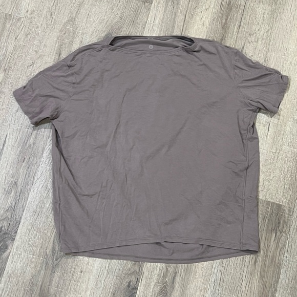 Women’s Lululemon Purple Gray Size 8 Medium Relaxed Fit Crew Scoop Neck Shirt - Picture 1 of 6